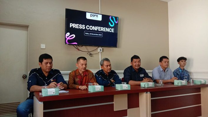 Perumda PSM Pastikan Siap Bayar Utang ke Vendor 1 Dari kiri ke kanan: Legal Perumda PSM, Hamdani, Dewan Pengawas Perumda PSM, Mahyudin, Direktur Umum Perumda PSM, Ilham Ulta Perkasa, Dirut Perumda PSM, Rico Rahmadian Albert, Kadiv Trans Padang, Yandri Pemildo dan Humas Perumda PSM, Robi Sanusi. (Foto: Dok. Istimewa)