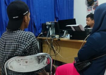 Pasangan muda-mudi ini diamankan Satpol PP Kota Padang pada Senin (27/11/2023) malam. (Foto: Dok. Satpol PP Padang)