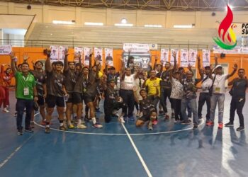 Selebrasi tim bola tangan Sumbar di Porwil XI usai raih emas. (dok. istimewa)