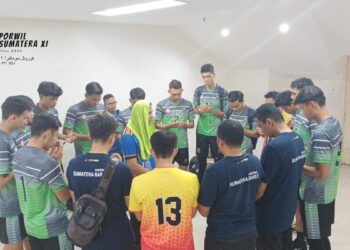Tim Bola Voli Sumbar di Porwil XI raih emas ke-21. (dok. istimewa)