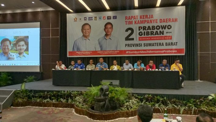 Andre Rosiade: Caleg KIM dari Sumbar jangan Ragu Sosialisasikan Prabowo-Gibran 1 Rapat Kerja Tim Kampanye Daerah (TKD) Prabowo-Gibran di Sumbar. (Foto: Dok. Muhammad Aidil)