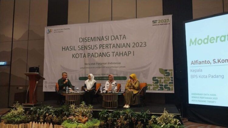 BPS: Ada 8.779 Petani Milenial di Padang 1 BPS menggelar diseminasi hasil sensus pertanian 2023, di Hotel Santika, Rabu (20/12/2023). (Foto: Dok. Diskominfo Padang)