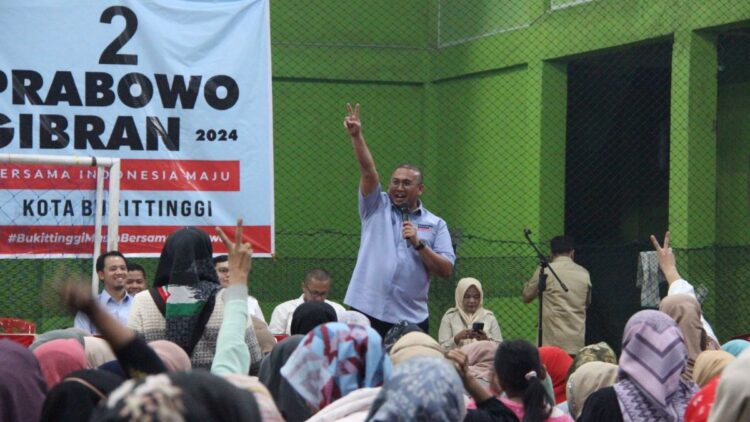 Kampanye dengan Ribuan Orang di Bukittinggi, Andre Rosiade: Insya Allah Prabowo-Gibran Menang 55 Persen 1 Andre Rosiade kampanyekan Prabowo Gibran di Bukittinggi 1