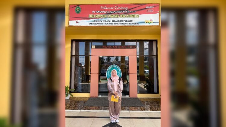 Jalan Panjang Deni Yolanda Mencari Kebenaran Demi Hak Warisan 1 Deni Yolanda saat berada di Pengadilan Agama Padang memperjuangkan hak warisan untuknya. (dok. istimewa)