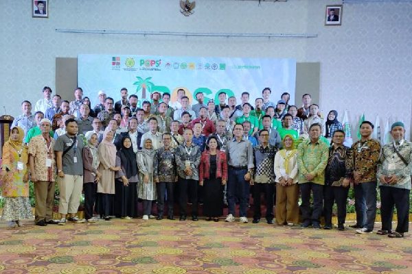 Puluhan petani sawit asal Dharmasraya mengikuti pelatihan budidaya sawit di Jambi. (Foto: Dok. Samade)