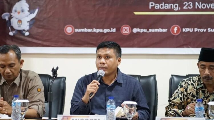 Sumbar Butuh 122.983 Petugas KPPS dan 35.138 Linmas untuk Pemilu 2024 1 Anggota KPU Sumbar, Jons Manedi. (Foto: Dok. ANTARA/HO-Humas KPU Sumbar)