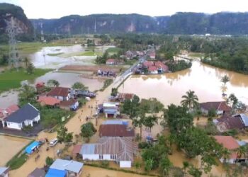 Banjir di kawasan Harau pada Senin (18/12/2023) siang. (Foto: Dok. BPBD Limapuluh Kota)