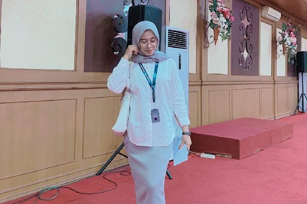Korupsi Merajalela, Masyarakat Resah dan Jatuh Miskin 1 Mahasiswi Fakultas Ekonomi Bisnis Universitas Baiturrahmah, Eliza Putri. (Foto: Dok. Pribadi)