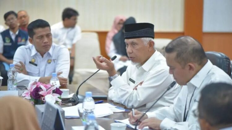 Gubernur Sumbar, Mahyeldi meminta TPID waspadai potensi naiknya angka inflasi jelang akhir tahun. (ANTARA/HO-Biro Adpim Sumbar)
