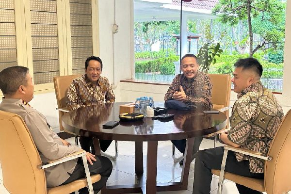 Kapolda Sumut Dukung PalmCo Perkuat Ketahanan Pangan dan Energi Nasional 1 Pertemuan Direksi PTPN IV dengan Kapolda Sumatera Utara (Sumut), Irjen Agung Imam Setya Effendi. (Foto: Dok. Istimewa)