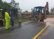 Jalan Lintas Sumbar-Riau Longsor, Pengendara Diminta Cari Jalur Alternatif