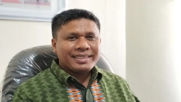 Komisioner KPU Provinsi Sumbar Jons Manedi. (ANTARA/Muhammad Zulfikar).