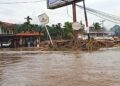 Terjunkan Alat Berat, Material Kayu Sebabkan Banjir di Panapa Pasaman Mulai Dibersihkan