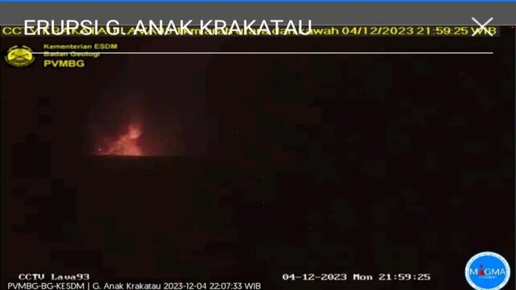 Gambar gunung anak Krakatau dari cctv PVMBG. (ANTARA/HO-PVMBG)