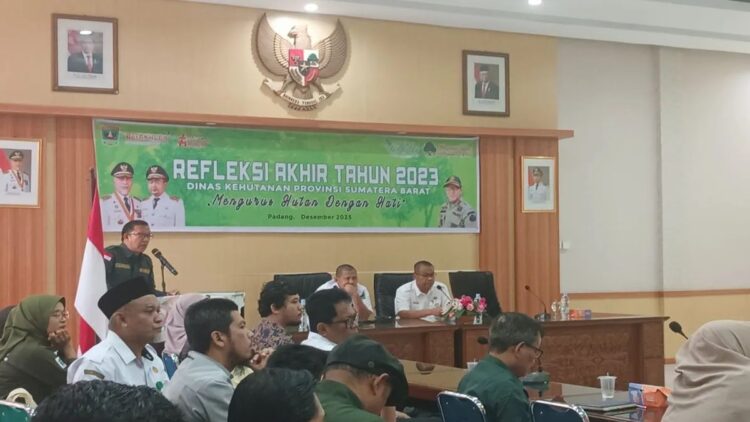 Refleksi akhir tahun Dinas Kehutanan Sumbar 2023. (ANTARA/Miko Elfisha)