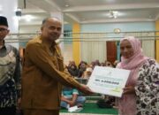 Baznas Padangpanjang Salurkan Zakat Rp252 Juta untuk 162 Mustahik