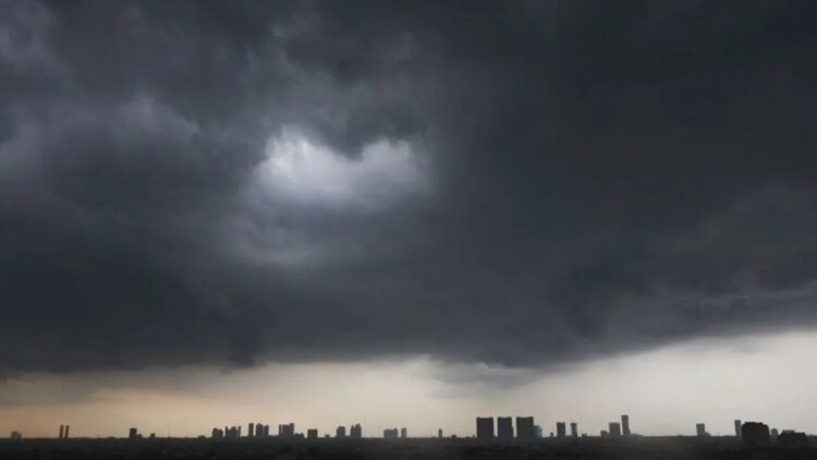 Ilustrasi mendung. (ANTARA FOTO/Didik Suhartono/aww/pri)