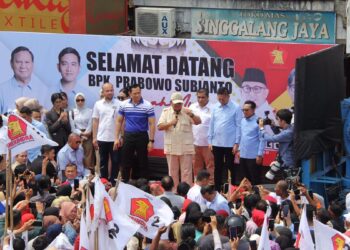 Prabowo melakukan orasi di hadapan ribuan warga di Pasar Raya Padang. (dok. istimewa)