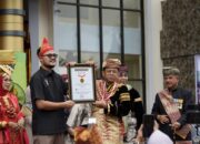 MURI Berikan Predikat Rekor Dunia untuk Gelaran UNP Basongket