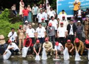 Semen Padang Sebar 3000 Ikan Bilih Hasil Konservasi di Danau Singkarak