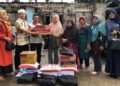 UPZ Semen Padang serahkan bantuan untuk dua unit rumah yang kebakaran. (dok. istimewa)