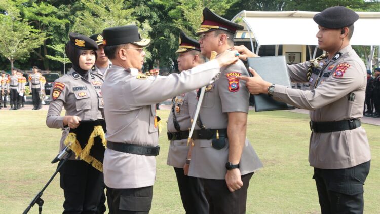 Kapolda Sumbar Pimpin Sertijab Wakapolda di Padang 1 Sertijab Wakapolda Sumbar yang dilakukan Kapolda Sumbar Irien Pol Suharyono. (dok. istimewa)