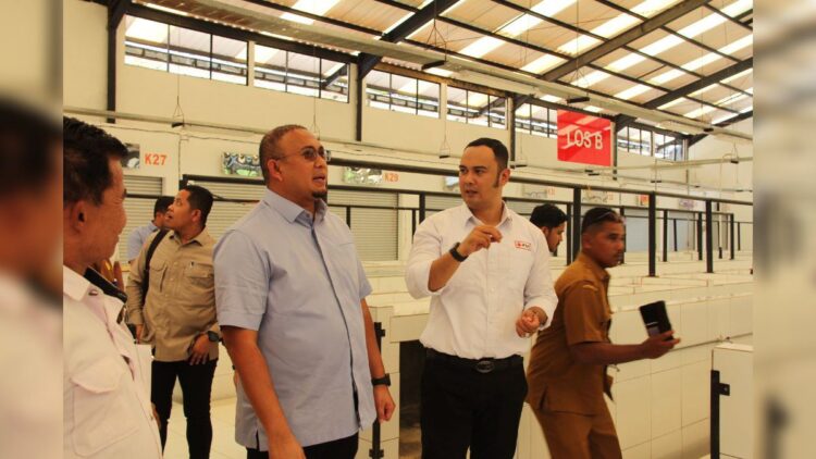 Andre Rosiade dan Bupati Sijunjung Benny Dwifa Resmikan Pasar Pematang Panjang 1 Anggota DPR RI Andre Rosiade dan Bupati Sijunjung Benny Dwifa Yuswir meresmikan penggunaan Pasar Nagari Pematang Panjang. (Foto: Dok. Tim AR)