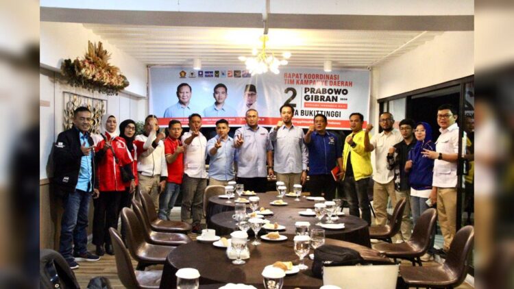 Andre Rosiade Minta Semua Partai Pendukung Prabowo-Gibran di Bukittinggi Perbanyak Atribut 1 Ketua Tim Kampanye Daerah (TKD) Prabowo-Gibran Sumatra Barat (Sumbar) H Andre Rosiade meminta semua partai pendukung memasang atribut Prabowo-Gibran. (Foto: Dok. Istimewa)