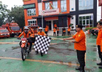 Pembukaan secara simbolik operasi SAR khusus oleh Kepala Kantor SAR Padang, Abdul Malik. (Foto: Dok. Basarnas)