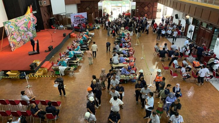 Semen Padang Sumbangkan 400 Kantong Darah ke PMI dan Donasi untuk Palestina 1 Donor darah yang digelar Semen Padang. (dok. istimewa)