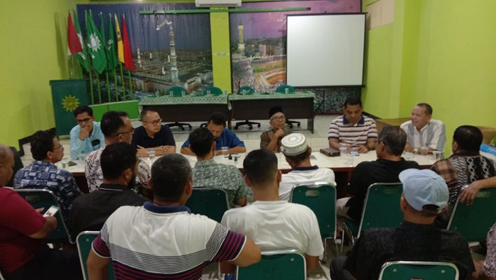 KPP Bantah Dukung KBPKL Pasar Raya Berjualan dari Pagi, Minta Patuhi Perwako 1 Pertemuan Komunitas Pedagang Pasar (KPP) membahas peningkatan penegakan Perwako nomor 438 tahun 2018. (Foto: Dok. Muhammad Aidil)