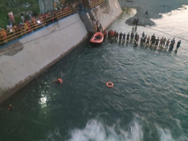 Mahasiswa Unes Padang Meninggal usai Terseret Arus Bendungan Sungai 1 Lokasi bendungan tempat mahasiswa Universitas Ekasakti (Unes) Padang meninggal usai terseret arus. (Foto: Dok. Pusdalops PB Padang)