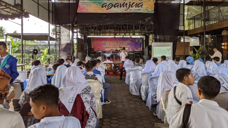 Ratusan Pelajar di Payakumbuh Dilatih Tidak Terjebak Hoaks 1 Pelajar di Payakumbuh diajarkan cek fakta untuk antisipasi hoaks. (dok. istimewa)