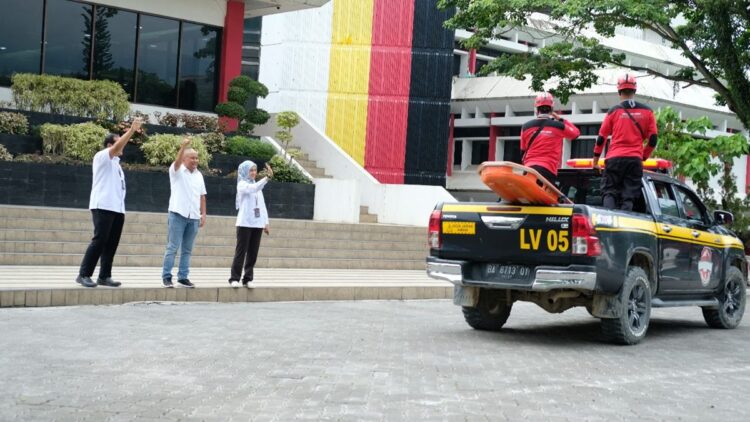 Bantu Pencarian Pendaki Korban Erupsi Gunung Marapi, Semen Padang Turunkan TRC 1 Pelepasan TRC Semen Padang ke Gunung Marapi. (dok. Humas)