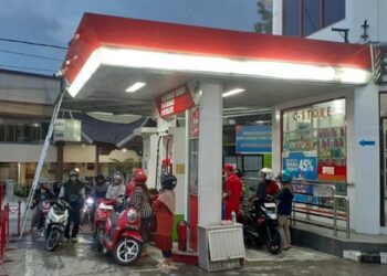 Hari Raya Idul Adha, Konsumsi BBM di Sumbagut Diprediksi Naik 4,2 Persen 12 Antrean BBM di Bukittinggi. (Foto: Dok. Pertamina Patra Niaga)