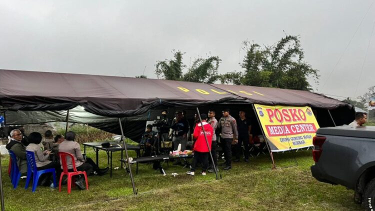 posko media center gunung marapi