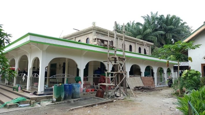 Penghujung Tahun, PTPN IV Regional 4 Bangun Pagar SD dan Masjid 1 PTPN IV Regional bantu pembangunan Masjid Baitul Muslim, Kecamatan Bahar Selatan, Kabupaten Muaro Jambi, Provinsi Jambi. (Foto: Dok. PTPN)