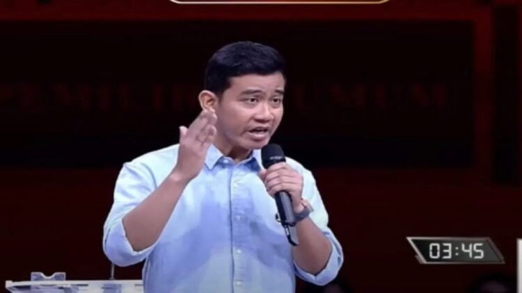 Tangkapan layar calon wakil presiden nomor urut 2 Gibran Rakabuming Raka memaparkan visi, misi, dan program di debat keempat yang digelar KPU RI di Jakarta Convention Center (JCC), Jakarta, Minggu. ANTARA/Citro Atmoko.