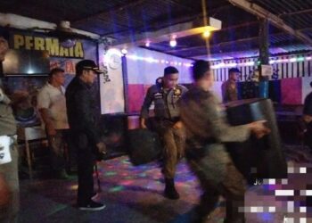 Meresahkan Masyarakat, Satpol PP Sita Satu Ember Tuak dari Tempat Karaoke di Padang