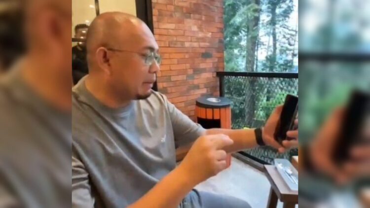 Andre Rosiade Siapkan Bonus Rp150 Juta untuk Semen Padang FC Jika Kalahkan PSIM 1 Andre Rosiade beri support untuk Semen Padang FC. (tangkapan layar)