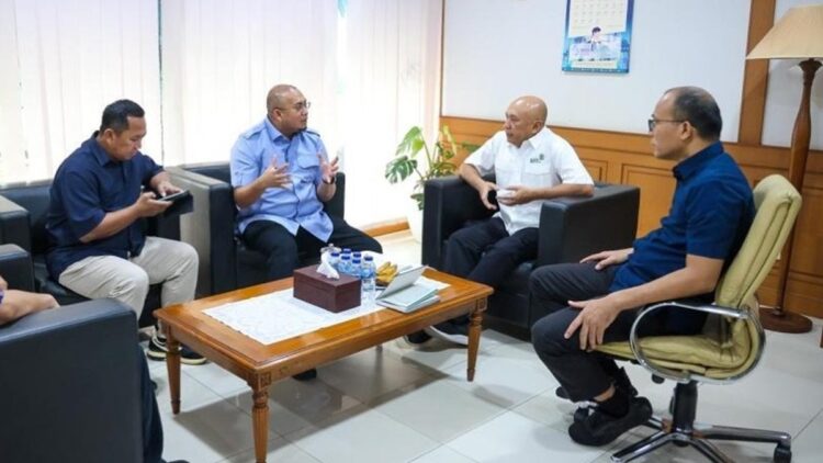 Andre Rosiade Lapor Dugaan Penipuan Koperasi di Dharmasraya, Menteri Teten Turunkan Tim 1 Andre Rosiade temui Menteri Teten terkait masalah koperasi di Dharmasraya. (dok istimewa)