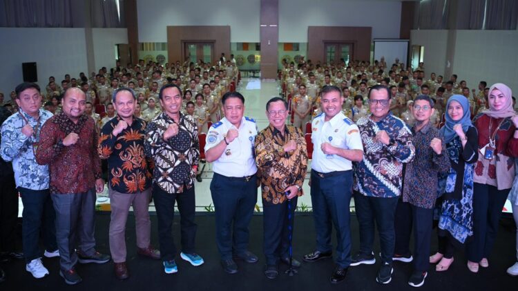 Komisaris Utama PTK Berbagi Pengetahuan Kemaritiman Sektor Migas Kepada Taruna Politeknik Ilmu Pelayaran Makassar. (dok. istimewa)