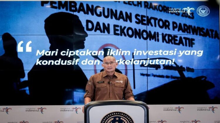 Menteri Pariwisata dan Ekonomi Kreatif Sandiaga Salahuddin Uno saat The Weekly Brief With Sandi Uno di Gedung Sapta Pesona, Jakarta, Rabu (10/1/2024). (Foto: Kemenparekraf)