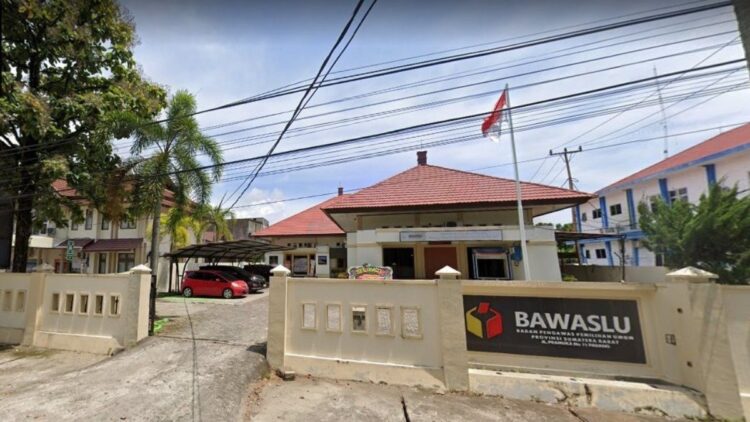 25.084 Pelamar Lulus Administrasi Rekrutmen Pengawas TPS di Sumbar 1 Bawaslu Sumbar menyeleksi Pengawas TPS. (Foto: Dok. Infopublik)