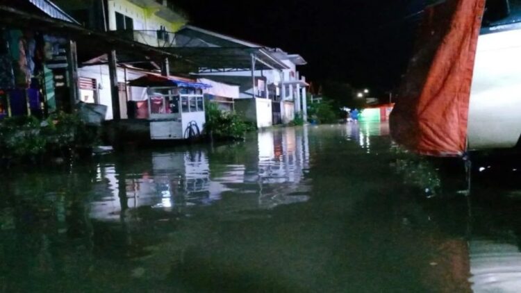 Penanganan Banjir Batang Suliti di Solok Selatan, BWSS V Alokasikan Anggaran Rp39 Miliar 1 Banjir yang melanda Kampung Tarandam Kecamatan Sungai Pagu Kabupaten Solok Selatan akibat luapan sungai Batang Suliti, Minggu malam. Antara/HO/Warga
