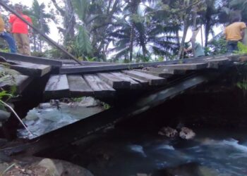 Longsor dan Hujan Lebat Akibatkan Satu Jembatan dan Rumah di Agam Rusak 16 Longsor dan Hujan Lebat Akibatkan Satu Jembatan dan Rumah di Agam Rusak