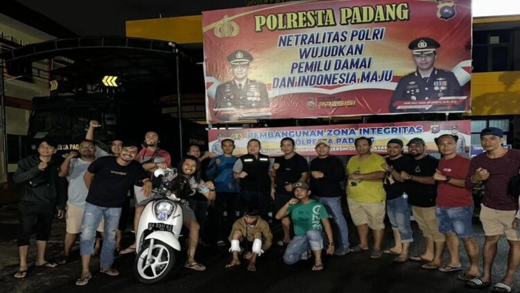 Polresta Padang menangkap pelaku perampokan bersenjata tajam. (Foto: Dok. Polresta Padang)