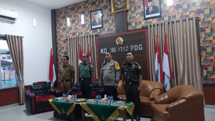 Pemko Padang menghadiri kegiatan komunikasi sosial di Aula Makodim 0312/Padang. (Foto: Dok. Diskominfo Padang)
