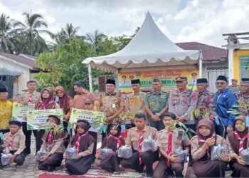 Edukasi Gemar Menanam, Pemkab Solsel Bagikan 2.600 Bibit Durian ke Pelajar