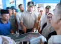 Selama 2023, Nilai Ekspor Lobster Sumbar Capai Rp12 Miliar 6 Gubernur Sumbar, Mahyeldi berbincang dengan salah satu pembudidaya lobster. (Foto: Dok. Adpim)